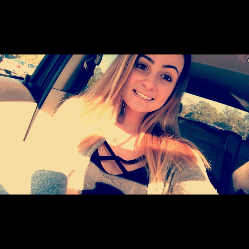 Meet your Posher, Elisa